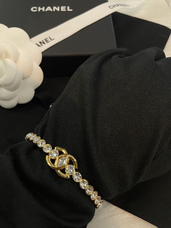 CHANEL 菱形水鑽金色CC 手環 buywithada,france,全球代購,歐洲,exquisite,quality goods,posh,fancy,luxurious