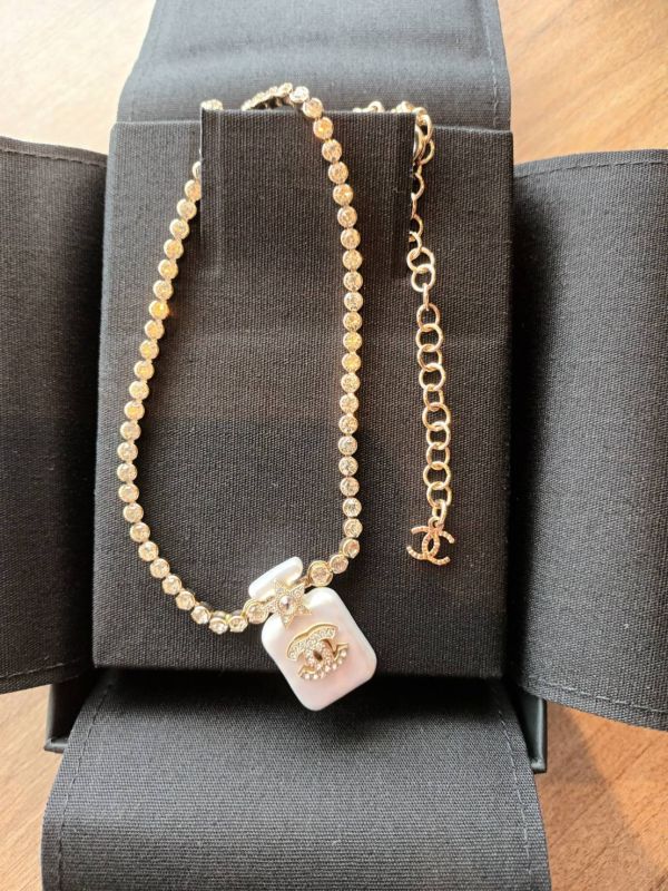 CHANEL 香水瓶水鑽項鏈 buywithada,france,全球代購,歐洲,exquisite,quality goods,posh,fancy,luxurious