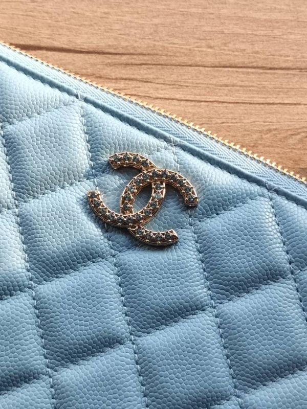 CHANEL 水鑽雙C LOGO 手拿包中號 寶寶藍 buywithada,france,全球代購,歐洲,exquisite,quality goods,posh,fancy,luxurious