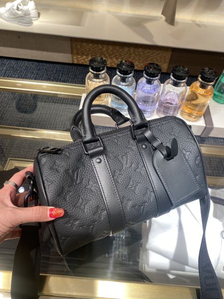 LV Keepall Bandoulière 25 全黑色 buywithada,france,全球代購,歐洲,exquisite,quality goods,posh,fancy,luxurious