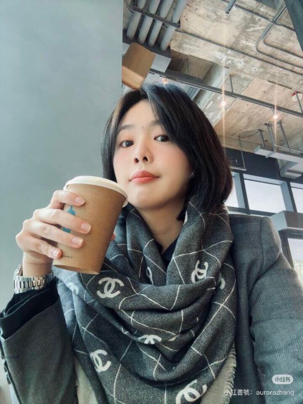 CHANEL 25P 灰色滿版logo雙面圍巾披肩 90*90 buywithada,france,全球代購,歐洲,exquisite,quality goods,posh,fancy,luxurious
