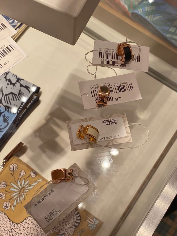 HERMES Olympe 小號S耳骨釦 Nata白色金釦 蜥蜴皮革 buywithada,france,全球代購,歐洲,exquisite,quality goods,posh,fancy,luxurious
