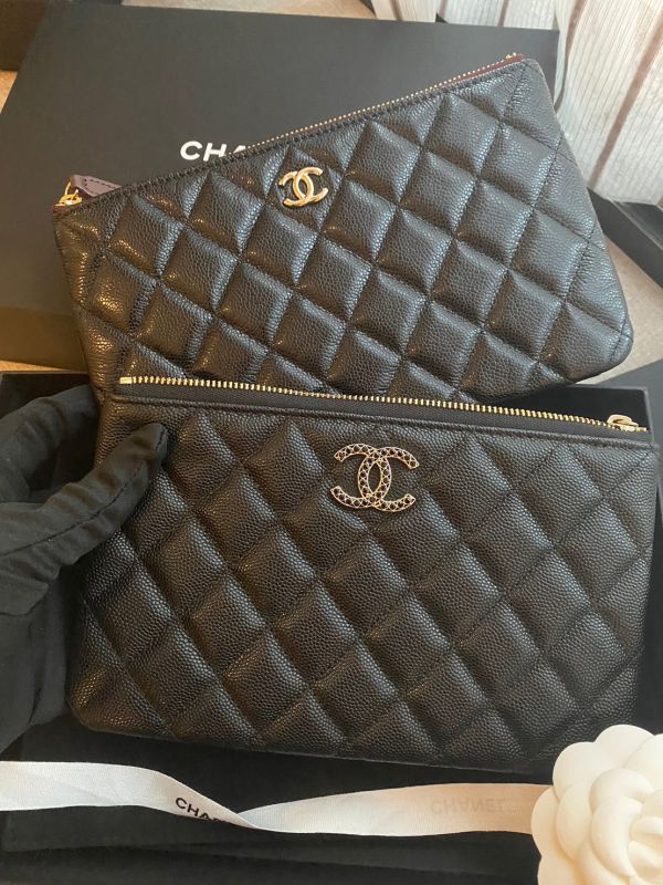 CHANEL 限量黑鑽系列 黑色荔枝ㄧ字手拿包 buywithada,france,全球代購,歐洲,exquisite,quality goods,posh,fancy,luxurious
