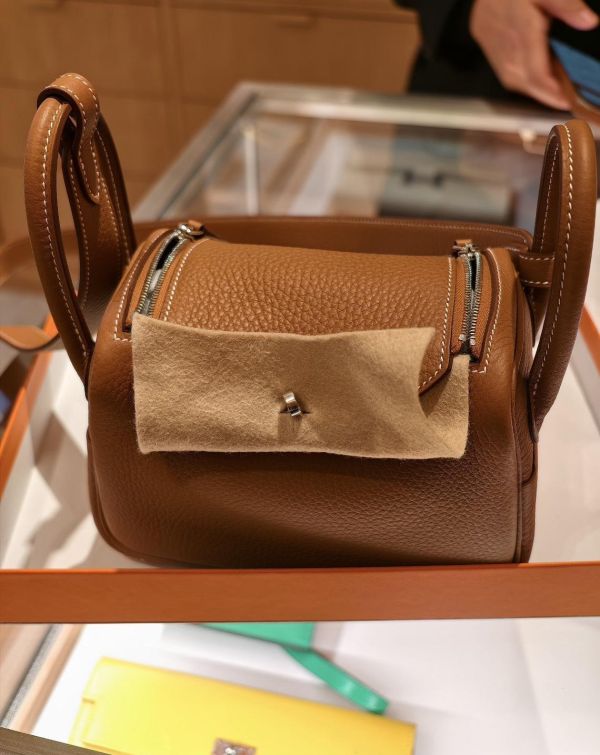 Hermès Mini Lindy金棕銀釦 甜甜ㄧ顆  G stamp 代購,精品,ADA商店,網路商城,預約面交,buywithada,france,全球代購,歐洲,hermes,CHANEL,celine,lv,balenciaga,香奈兒,愛馬仕,路易威登,巴黎世家,VCA,CHROME HEARTS,克羅心,梵克雅寶,勾雅,高雅德,GOYARD