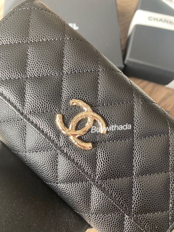 台灣現貨 Chanel 24 翻蓋中夾 黑荔枝皮 金屬雕刻CC logo buywithada,france,全球代購,歐洲,exquisite,quality goods,posh,fancy,luxurious