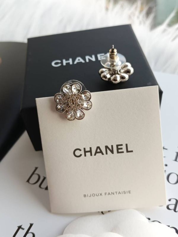 台灣現貨 CHANEL 幸運草 超閃水鑽耳針 buywithada,france,全球代購,歐洲,exquisite,quality goods,posh,fancy,luxurious