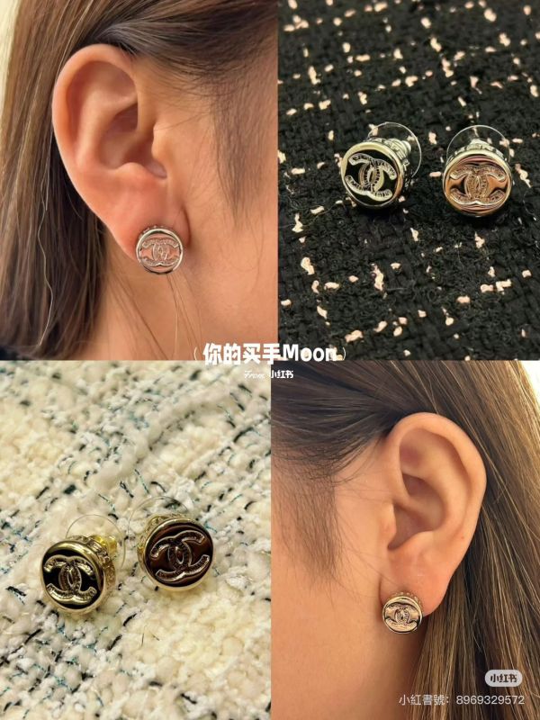 CHANEL 25C 最新款 圓餅鈕扣耳環 淡金/銀 buywithada,france,全球代購,歐洲,exquisite,quality goods,posh,fancy,luxurious