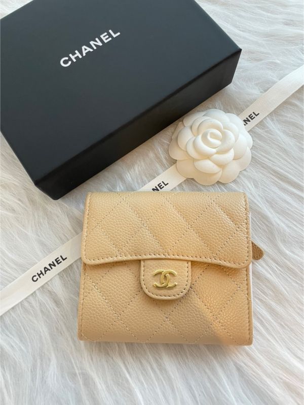 CHANEL 奶茶色金釦三折短夾 buywithada,france,全球代購,歐洲,exquisite,quality goods,posh,fancy,luxurious
