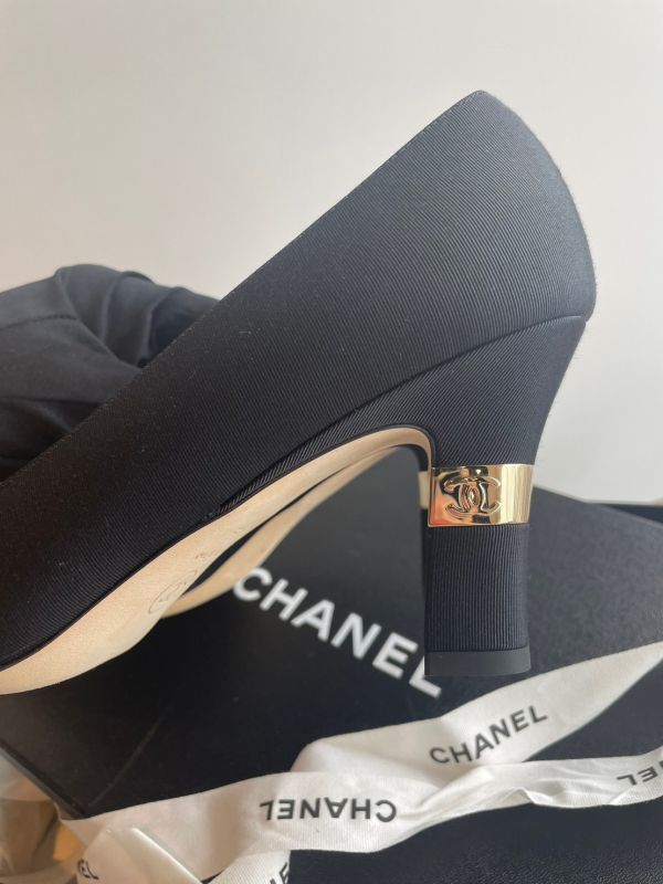 CHANEL 黑色金色粗根 金色雙c logo高跟鞋 跟著ada買