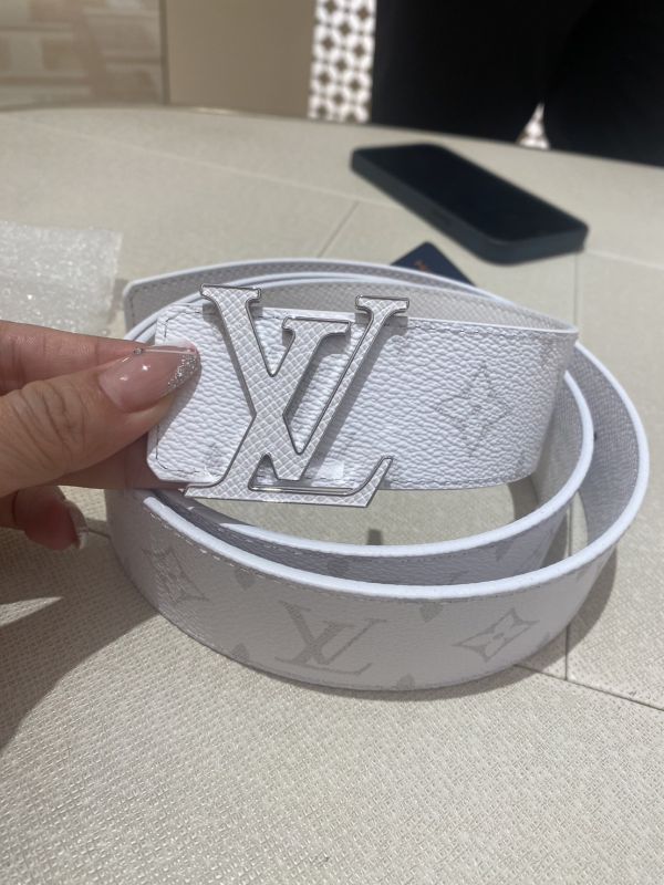LV Initiales 40MM 雙面皮帶 buywithada,france,全球代購,歐洲,exquisite,quality goods,posh,fancy,luxurious