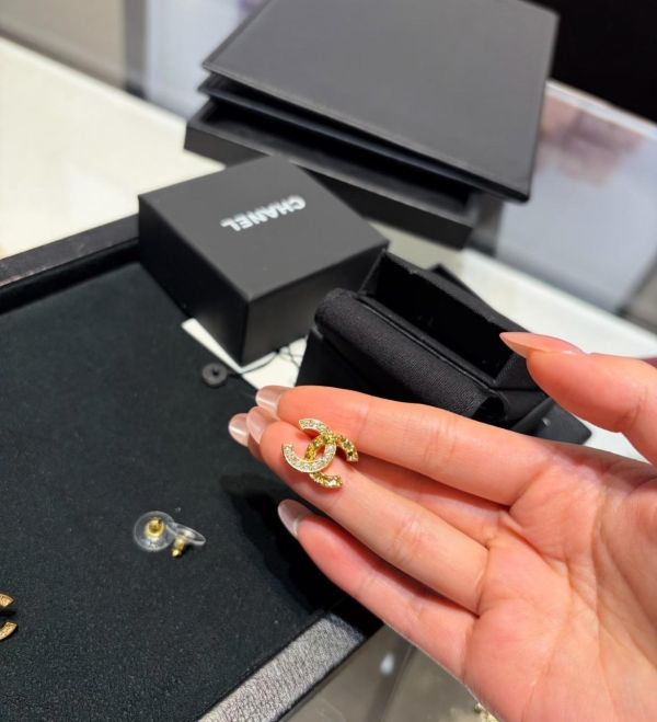 Chanel 26c 超美耳釘 金色水鑽x立體浮雕造型 現貨 ADA商店,網路商城,只售真品,品質保證,歡迎預約面交buywithada,france,全球代購,歐洲,quality goods,fancy,CHANEL