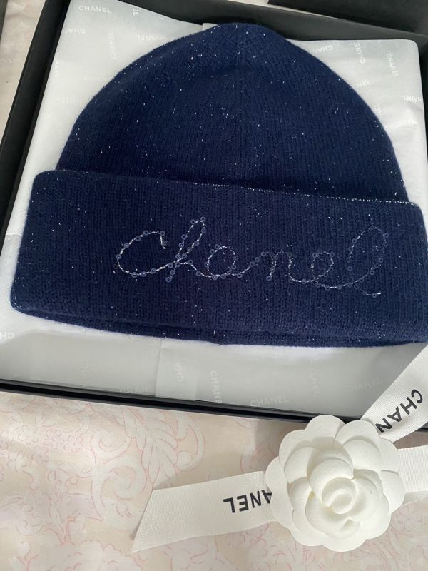 CHANEL 23B 深藍色 Chanel草寫亮片造型毛帽 buywithada,france,全球代購,歐洲,exquisite,quality goods,posh,fancy,luxurious