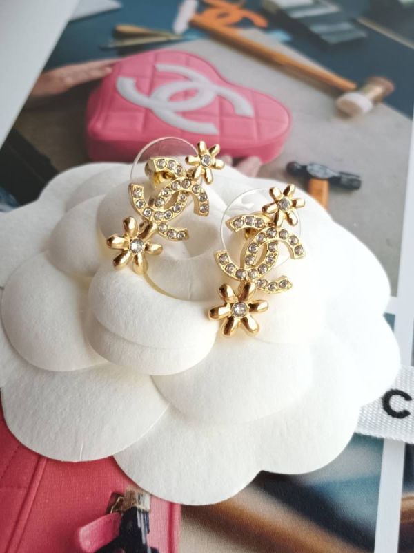 CHANEL 水鑽CC 色小花花耳針 buywithada,france,全球代購,歐洲,exquisite,quality goods,posh,fancy,luxurious