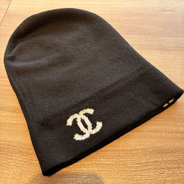 CHANEL 23K 山茶花黑白配色毛帽 四種戴法 buywithada,france,全球代購,歐洲,exquisite,quality goods,posh,fancy,luxurious