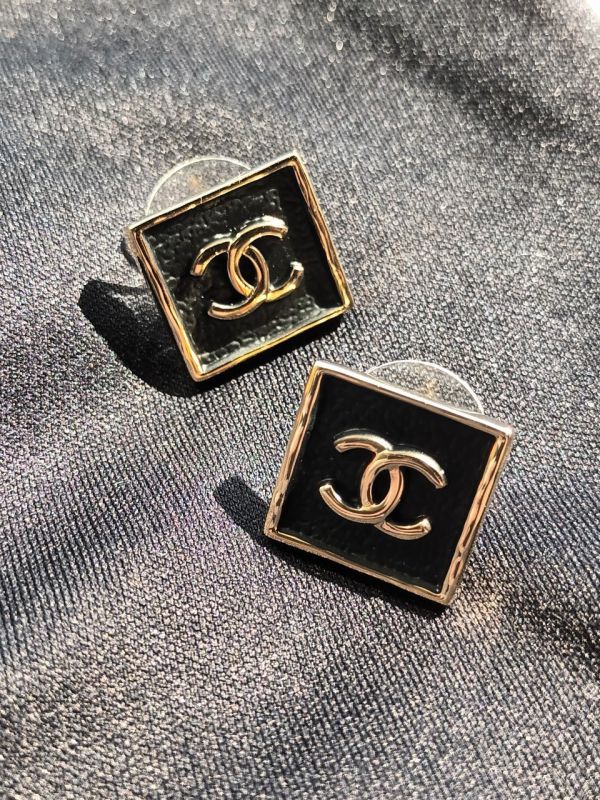 台灣現貨 CHANEL 皮革方塊耳針 buywithada,france,全球代購,歐洲,exquisite,quality goods,posh,fancy,luxurious