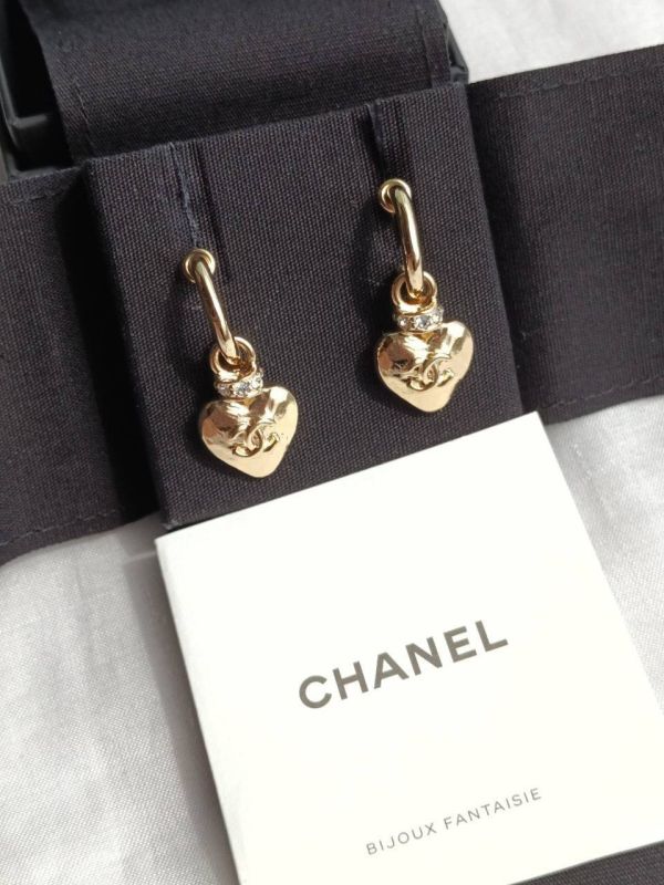 CHANEL 24P 金色愛心水鑽耳墜 全新現貨 buywithada,france,全球代購,歐洲,exquisite,quality goods,posh,fancy,luxurious