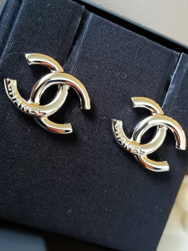 CHANEL 25P 純銀色刻字耳針 buywithada,france,全球代購,歐洲,exquisite,quality goods,posh,fancy,luxurious