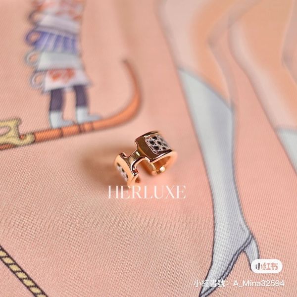 HERMES Olympe 小號耳骨釦 黑白蜥蜴皮金釦 buywithada,france,全球代購,歐洲,exquisite,quality goods,posh,fancy,luxurious