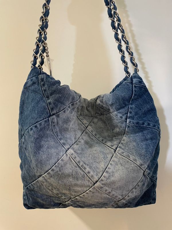 CHANEL 22 BAG 牛仔小號 buywithada,france,全球代購,歐洲,exquisite,quality goods,posh,fancy,luxurious