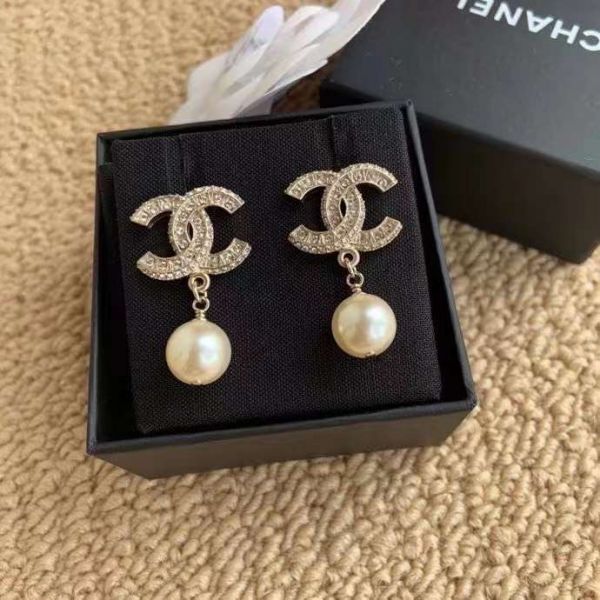 CHANEL 經典珍珠 雙C水鑽款 LOGO耳環  現貨 buywithada,france,全球代購,歐洲,exquisite,quality goods,posh,fancy,luxurious