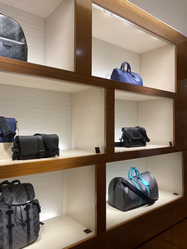 LV 新款 Keepall Bandoulière 45 綠松石色 buywithada,france,全球代購,歐洲,exquisite,quality goods,posh,fancy,luxurious