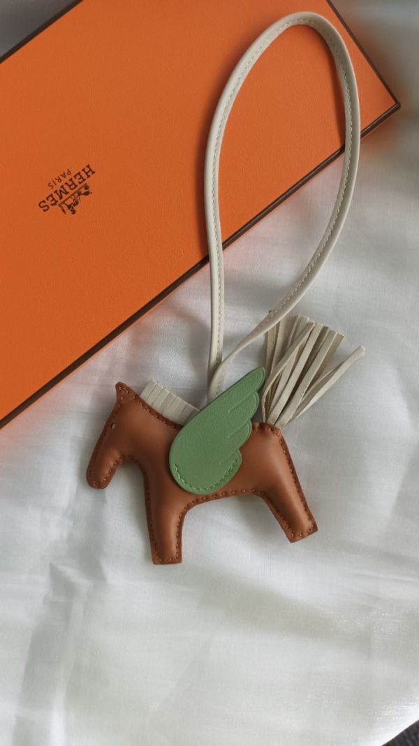 HERMES 小飛馬 金棕拼牛油果綠 buywithada,france,全球代購,歐洲,exquisite,quality goods,posh,fancy,luxurious