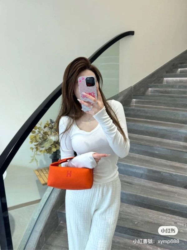 台灣現貨 HERMES 飯盒包/化妝包/飯盒包 GM 大號 橘色 buywithada,france,全球代購,歐洲,exquisite,quality goods,posh,fancy,luxurious
