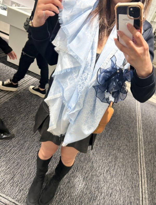 Chanel 26C 渡假系列絲巾 滿版c c logo 水藍色 現貨 ADA商店,網路商城,只售真品,品質保證,歡迎預約面交buywithada,france,全球代購,歐洲,quality goods,fancy,CHANEL