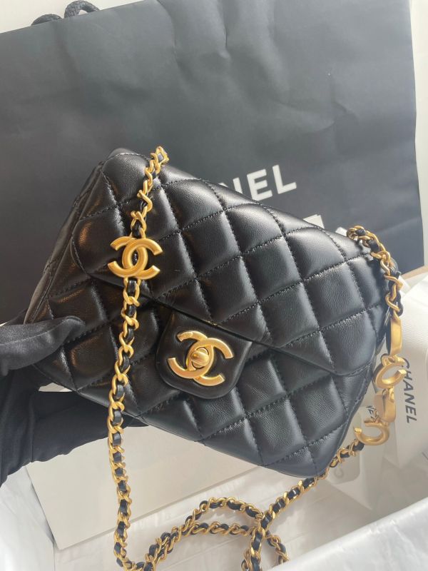 CHANEL愛心COCO琺瑯釦鏈條方胖 buywithada,france,全球代購,歐洲,exquisite,quality goods,posh,fancy,luxurious