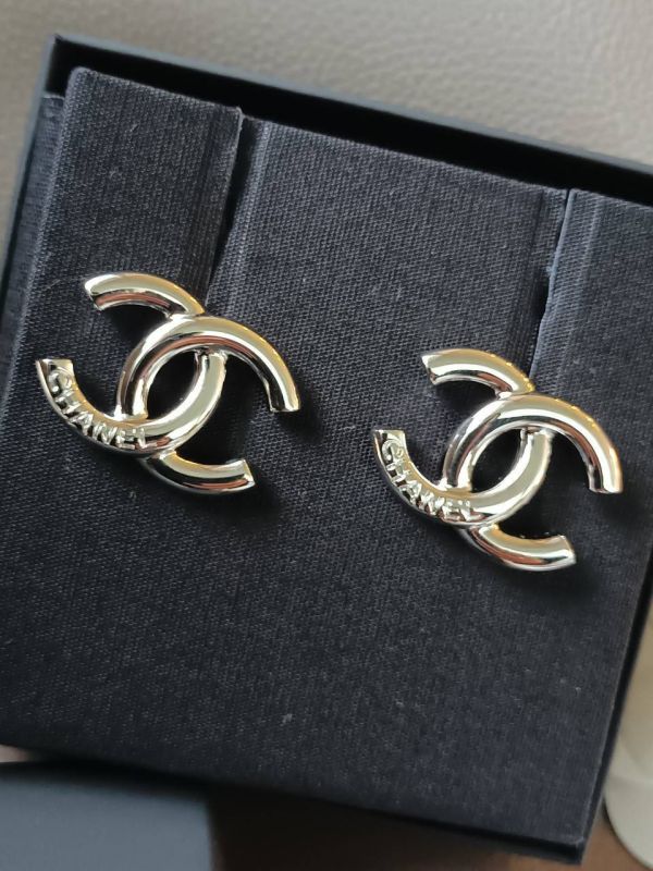 CHANEL 25P 純銀色刻字耳針 buywithada,france,全球代購,歐洲,exquisite,quality goods,posh,fancy,luxurious