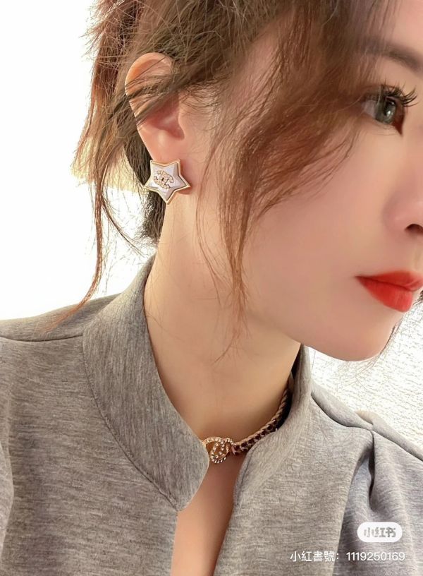 CHANEL 24C 超美 白金貝殼星星耳環/耳針 buywithada,france,全球代購,歐洲,exquisite,quality goods,posh,fancy,luxurious