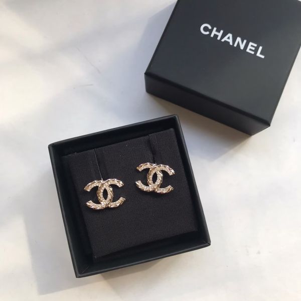 CHANEL 24A 經典回歸 旋轉CC耳針 康朋白盒 現貨 buywithada,france,全球代購,歐洲,exquisite,quality goods,posh,fancy,luxurious