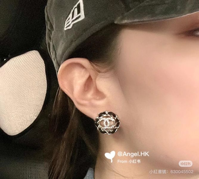 CHANEL 皮穿圓形耳環 buywithada,france,全球代購,歐洲,exquisite,quality goods,posh,fancy,luxurious