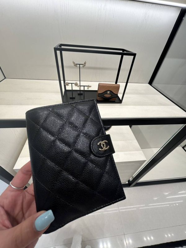 新鮮抵台 CHANEL 護照卡夾零錢包 黑荔枝金釦 buywithada,france,全球代購,歐洲,exquisite,quality goods,posh,fancy,luxurious