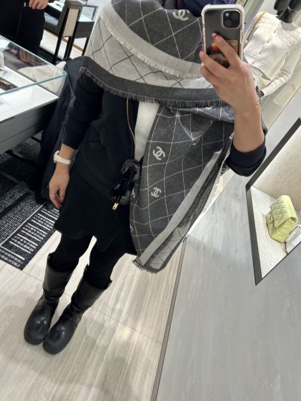 CHANEL 25P 灰色滿版logo雙面圍巾披肩 90*90 buywithada,france,全球代購,歐洲,exquisite,quality goods,posh,fancy,luxurious