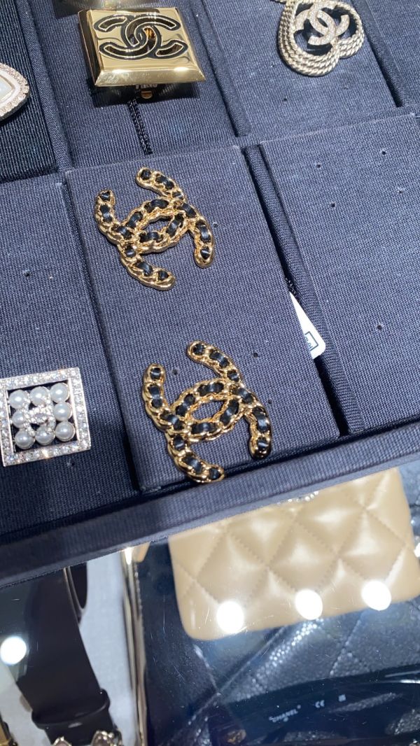 CHANEL 24K 皮穿鏈 大CC耳針 現貨 buywithada,france,全球代購,歐洲,exquisite,quality goods,posh,fancy,luxurious