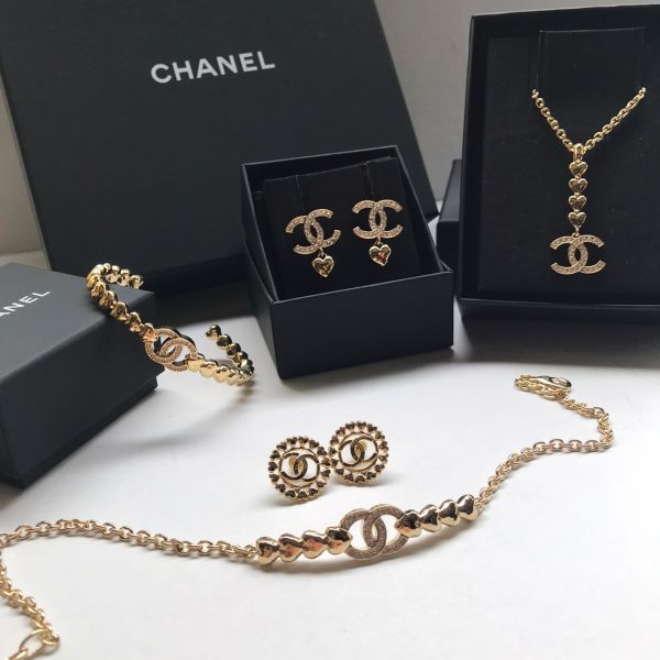 CHANEL 23 水鑽CC金色小愛心 頸鏈 buywithada,france,全球代購,歐洲,exquisite,quality goods,posh,fancy,luxurious