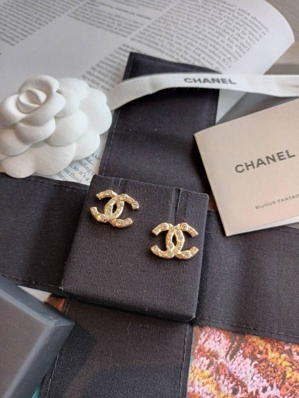 CHANEL 24S 新款金色CC  水鑽耳針 buywithada,france,全球代購,歐洲,exquisite,quality goods,posh,fancy,luxurious
