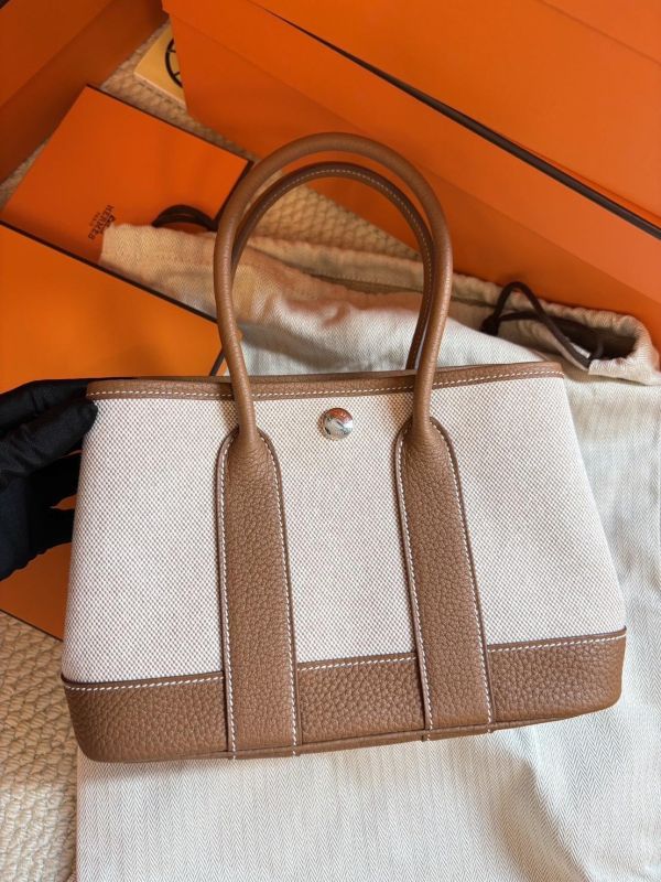 Hermés  mini garden party  金棕帆布 2026 G刻 現貨 代購,精品,ADA商店,網路商城,預約面交,buywithada,france,全球代購,歐洲,hermes,CHANEL,celine,lv,balenciaga,香奈兒,愛馬仕,路易威登,巴黎世家,VCA,CHROME HEARTS,克羅心,梵克雅寶,勾雅,高雅德,GOYARD