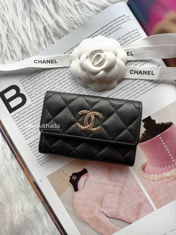 CHANEL 鏤空CC 黑金內拼色 荔枝皮 翻蓋單層卡包 buywithada,france,全球代購,歐洲,exquisite,quality goods,posh,fancy,luxurious
