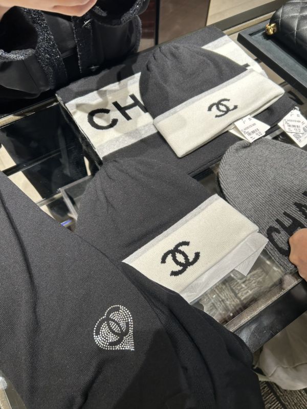 CHANEL 25C 最新款毛帽 黑色拚白 buywithada,france,全球代購,歐洲,exquisite,quality goods,posh,fancy,luxurious