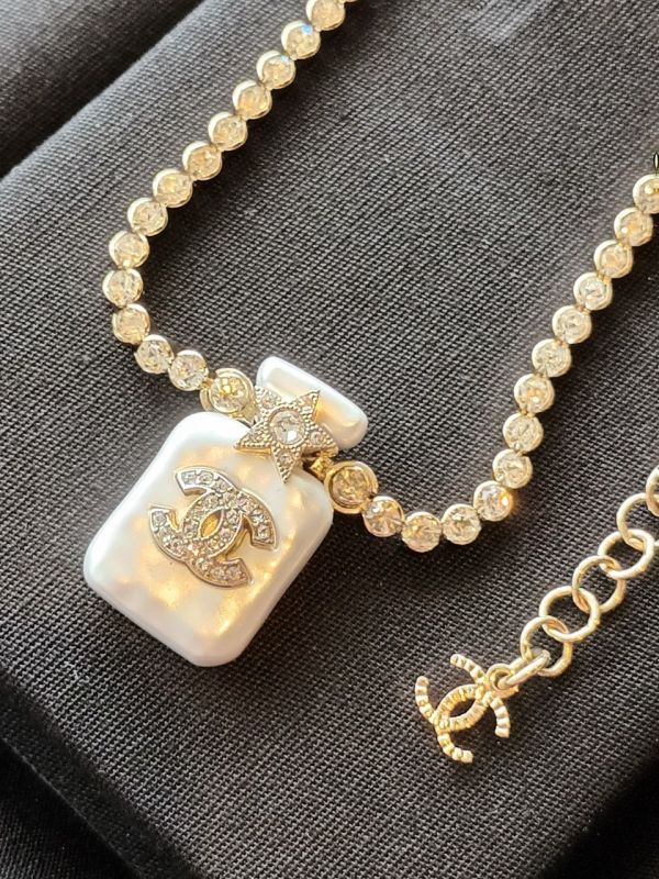 CHANEL 香水瓶水鑽項鏈 buywithada,france,全球代購,歐洲,exquisite,quality goods,posh,fancy,luxurious