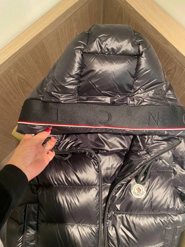 Moncler 23 冬季最新款男生含帽子羽絨背心 size 1&3 女生穿也好看 buywithada,france,全球代購,歐洲,exquisite,quality goods,posh,fancy,luxurious