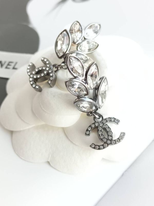 台灣現貨 甜甜價 CHANEL 麥穗造型銀色水鑽 CC 耳針 buywithada,france,全球代購,歐洲,exquisite,quality goods,posh,fancy,luxurious