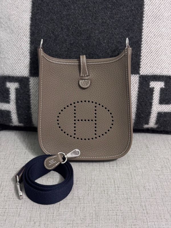 HERMES MINI EVELYNE 16 大象灰銀釦 藍色背帶 buywithada,france,全球代購,歐洲,exquisite,quality goods,posh,fancy,luxurious