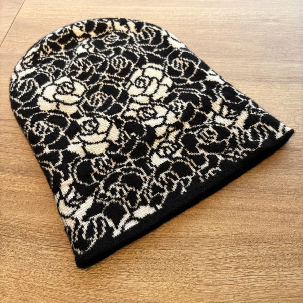 CHANEL 23K 山茶花黑白配色毛帽 四種戴法 buywithada,france,全球代購,歐洲,exquisite,quality goods,posh,fancy,luxurious