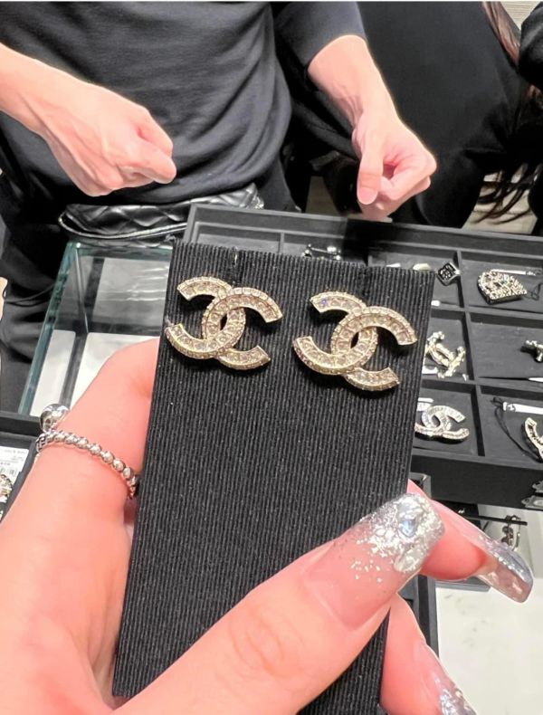 台灣現貨 CHANEL 經典雙排鑽雙C 水鑽耳環 buywithada,france,全球代購,歐洲,exquisite,quality goods,posh,fancy,luxurious