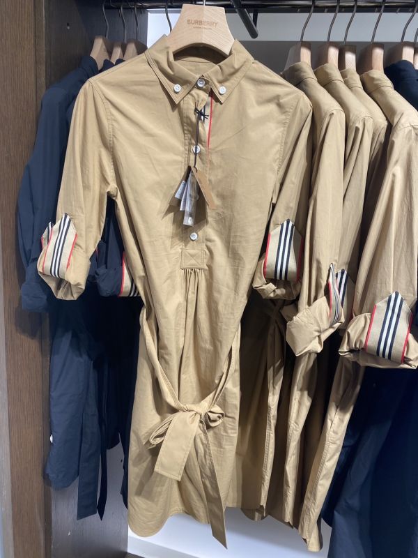 超低折扣 Burberry 直條紋 素色洋裝 2色 buywithada,france,全球代購,歐洲,exquisite,quality goods,posh,fancy,luxurious