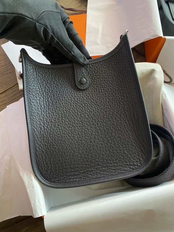 新鮮抵台 HERMES MINI EVELYNE 16 3Y藍黑色銀釦 W 刻 buywithada,france,全球代購,歐洲,exquisite,quality goods,posh,fancy,luxurious