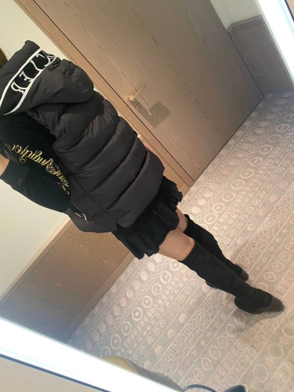 Moncler 2023 最新款羽絨背心含帽款 帽子Moncler字樣 size 3 buywithada,france,全球代購,歐洲,exquisite,quality goods,posh,fancy,luxurious